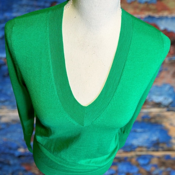 J. Crew 100% Merino Wool V-Neck Sweater in Kelly Green Size XS - Picture 3 of 13